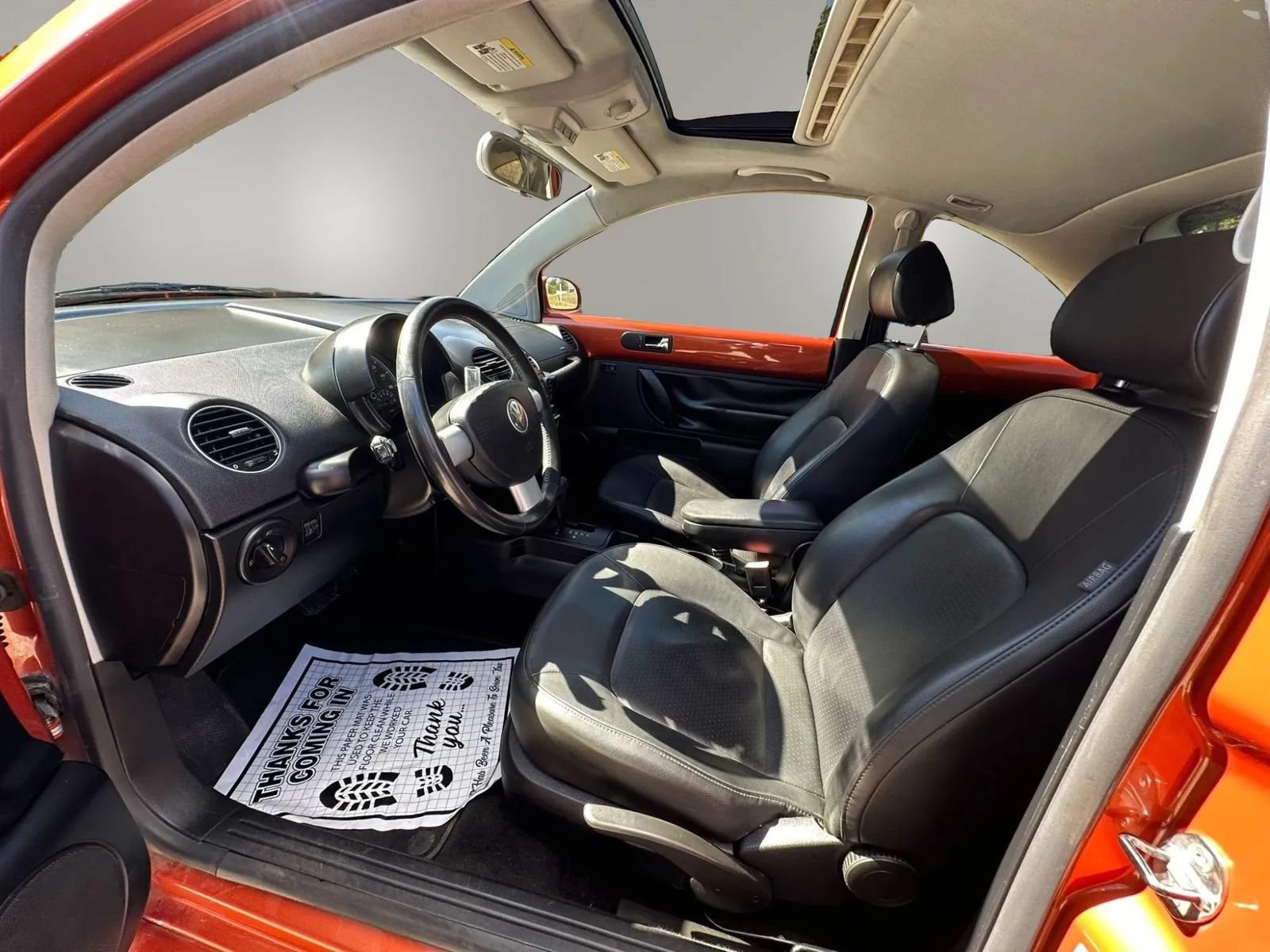 Used 2010 Volkswagen Beetle Final Edition FWD image 8