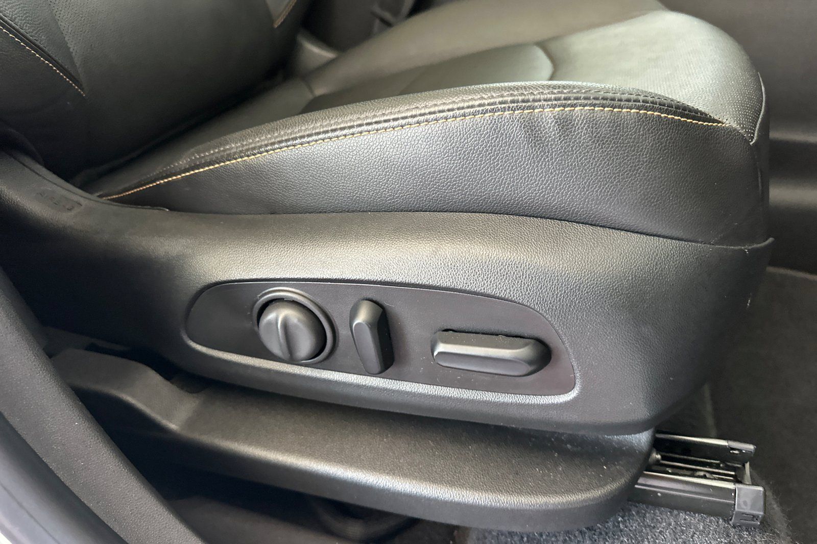 Used 2021 Chevrolet Equinox Premier FWD image 23