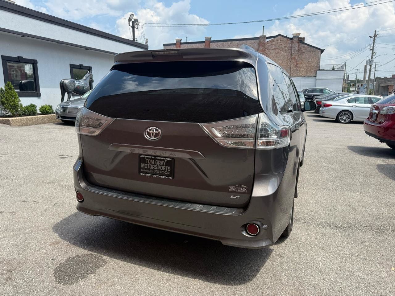 Used 2012 Toyota Sienna SE FWD image 3