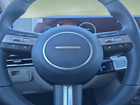 Certified 2025 Hyundai Tucson Limited FWD image 17