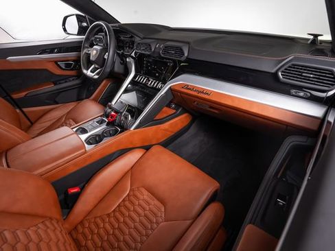 Used 2022 Lamborghini Urus AWD/4WD image 55