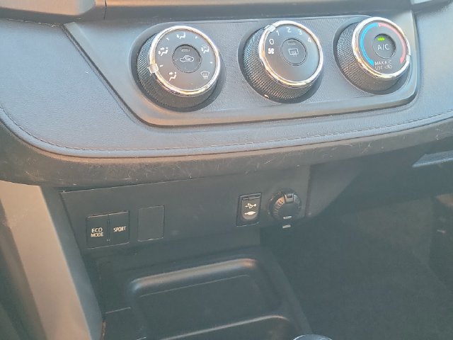 Used 2017 Toyota RAV4 LE w/ All Weather Liner Package FWD image 31