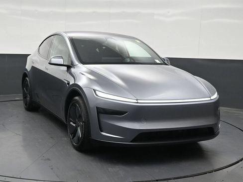 Used 2026 Tesla Model Y 2WD image 7