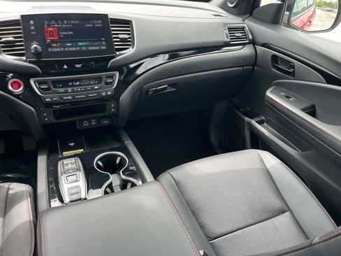 Used 2025 Honda Passport Black Edition image 16