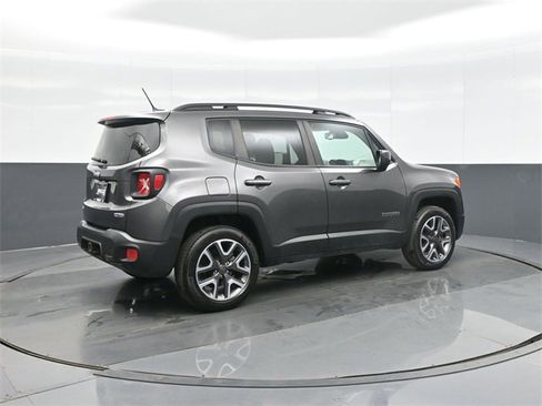 Used 2017 Jeep Renegade Latitude w/ Popular Equipment Group image 7