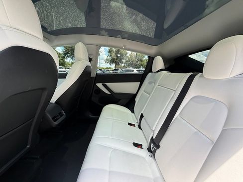 Used 2022 Tesla Model Y Long Range AWD/4WD image 16