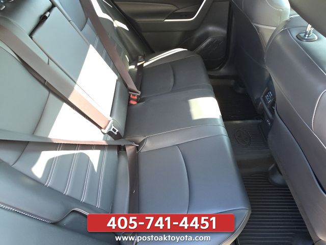 Used 2025 Toyota RAV4 XLE Premium AWD/4WD image 32