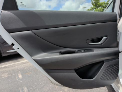 Used 2021 Hyundai Elantra SEL w/ Convenience + Premium Package FWD image 36