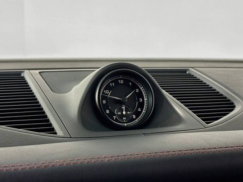 Certified 2025 Porsche Macan AWD/4WD image 23