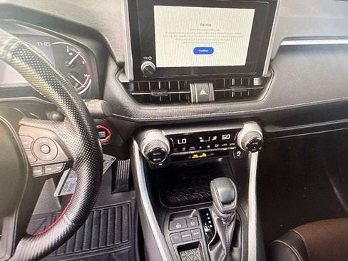 Used 2024 Toyota RAV4 XLE w/ Convenience Package FWD image 10