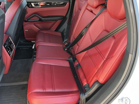 Used 2021 Porsche Cayenne image 16