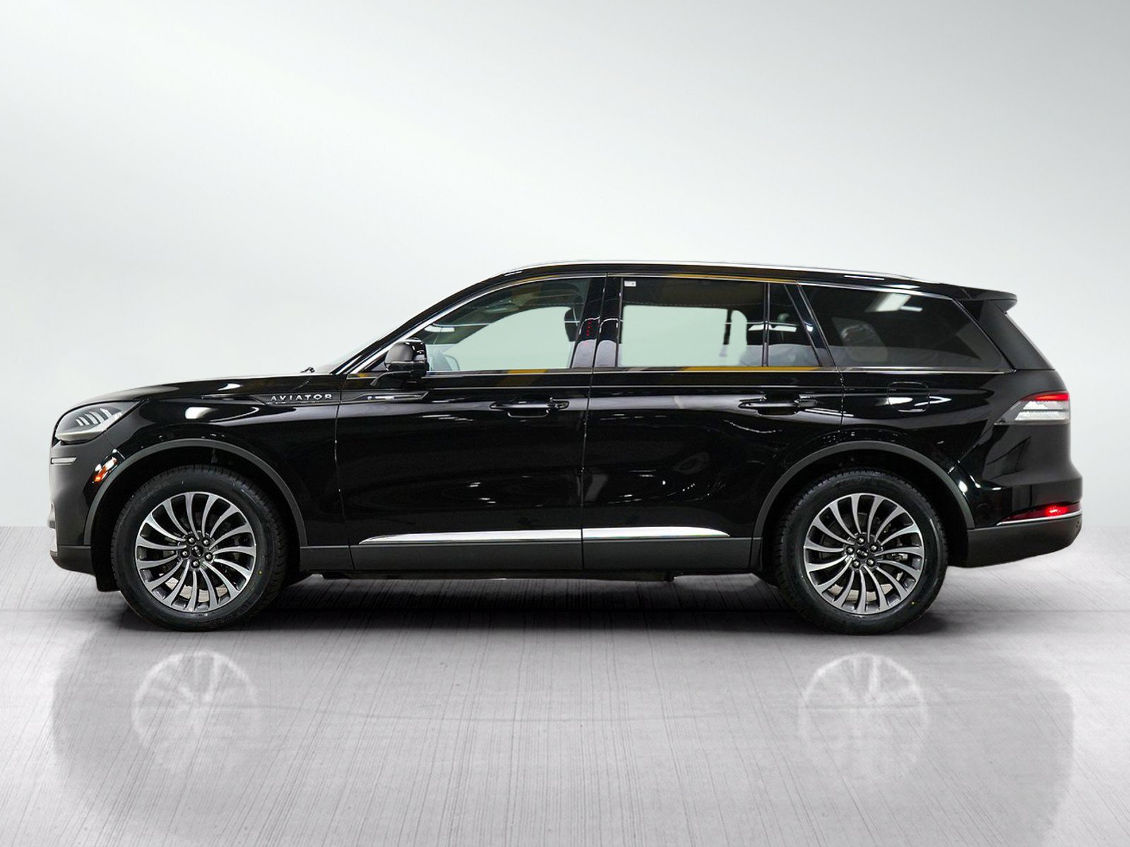 Used 2022 Lincoln Aviator Reserve w/ Class IV Trailer Tow Package AWD/4WD image 3