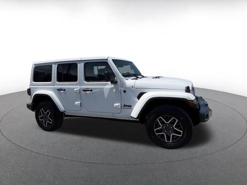 Used 2025 Jeep Wrangler Unlimited Sahara AWD/4WD image 2