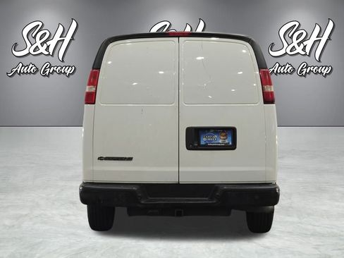 Used 2018 Chevrolet Express 3500 w/ Driver Convenience Package image 16