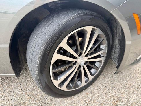 Used 2019 Buick Regal Essence w/ Driver Confidence Package I FWD image 9