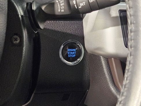 Used 2019 Toyota Highlander XLE FWD image 34