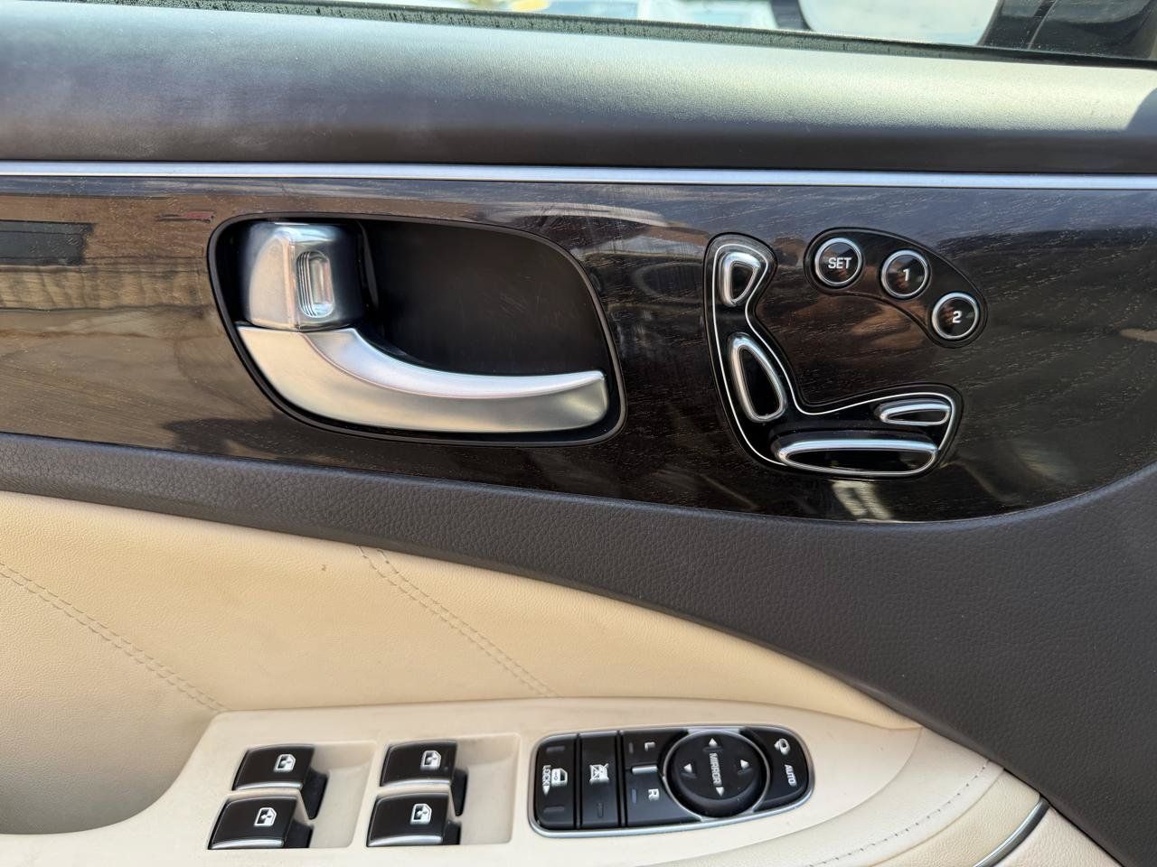 Used 2016 Hyundai Equus Signature RWD image 13