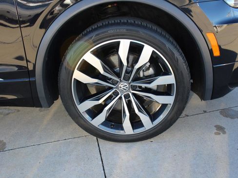 Used 2021 Volkswagen Tiguan SEL Premium R-Line image 50