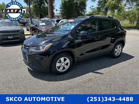 Used 2022 Chevrolet Trax LT w/ LT Convenience Package image 1