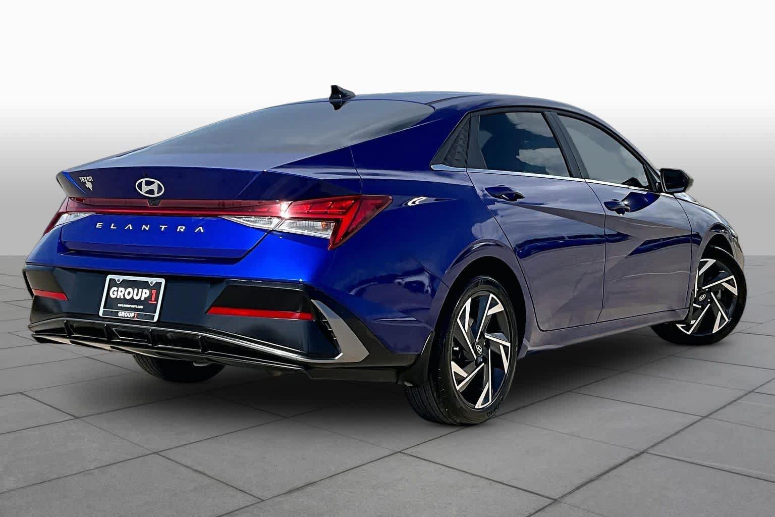 Used 2024 Hyundai Elantra SEL w/ Convenience Package FWD image 13