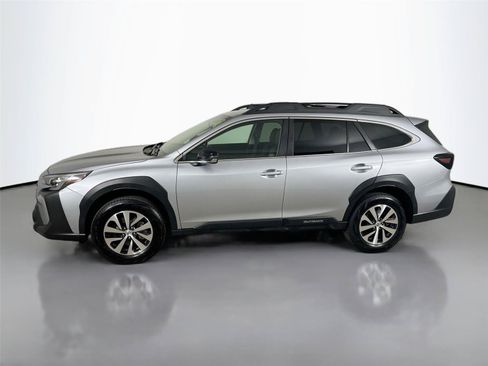 Used 2025 Subaru Outback Premium AWD/4WD image 8