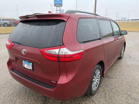 Used 2020 Toyota Sienna XLE image 5