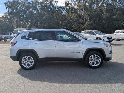 Used 2025 Jeep Compass Latitude w/ Convenience Group image 9