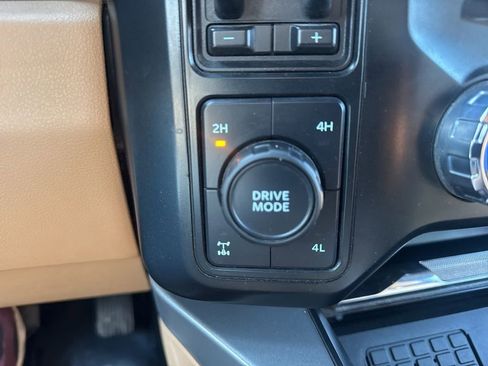 Used 2023 Ford F250 Lariat w/ Chrome Package image 23