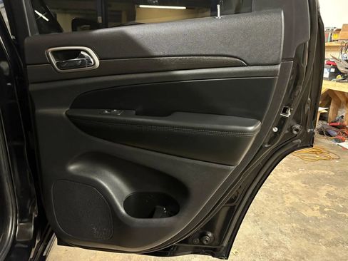 Used 2017 Jeep Grand Cherokee Altitude image 30