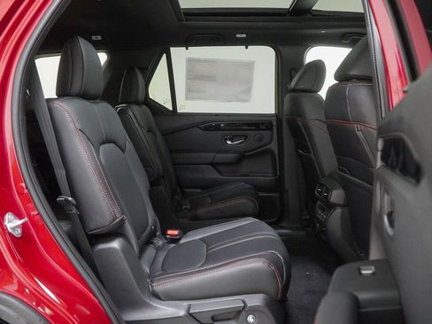 New 2025 Honda Pilot TrailSport image 38