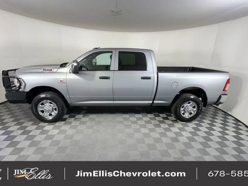 Used 2024 RAM 2500 Tradesman w/ Chrome Appearance Group image 4