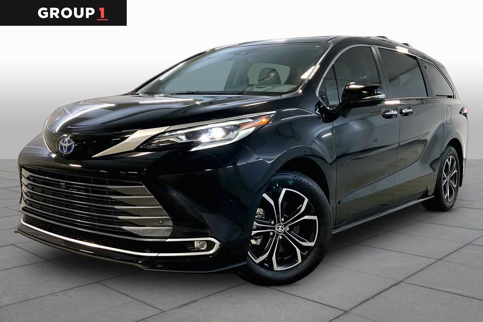 Used 2025 Toyota Sienna Platinum AWD/4WD image 1