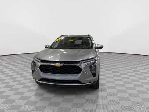Certified 2025 Chevrolet Trax LT w/ LT Convenience Package image 4