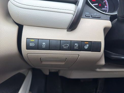 Used 2022 Toyota Camry XLE image 22
