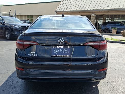 Certified 2023 Volkswagen Jetta SE w/ Panoramic Sunroof Package FWD image 5
