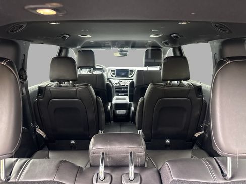 New 2027 Chrysler Pacifica Select FWD image 10
