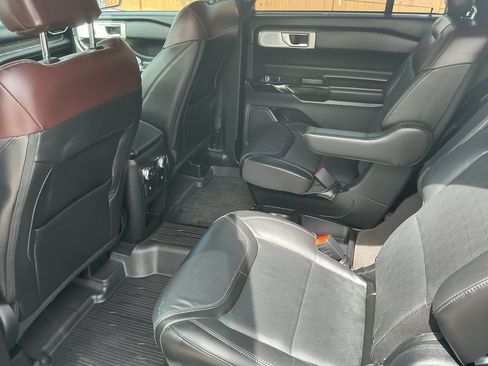 Used 2021 Ford Explorer Platinum w/ Equipment Group 601A AWD/4WD image 20