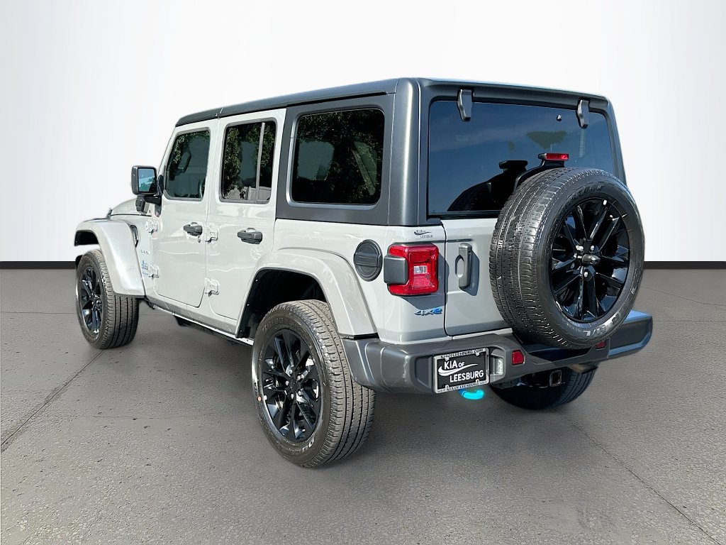 Used 2023 Jeep Wrangler Unlimited Sahara AWD/4WD image 5