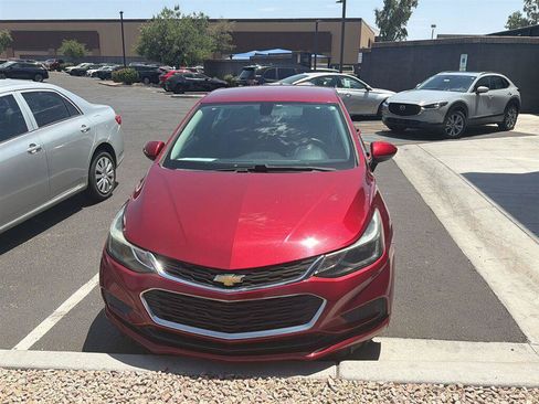 Used 2017 Chevrolet Cruze LT FWD image 3