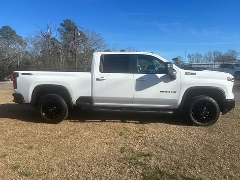 Used 2025 Chevrolet Silverado 2500 LT w/ Trail Boss Package image 11