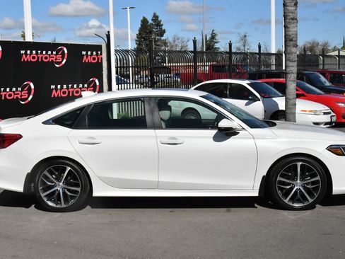 Used 2024 Honda Civic Touring image 9