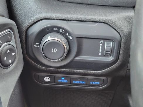 Used 2023 Jeep Wrangler Unlimited Sahara w/ Cold Weather Group AWD/4WD image 14