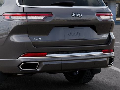 New 2025 Jeep Grand Cherokee L Overland w/ Advanced Protech Group III AWD/4WD image 37