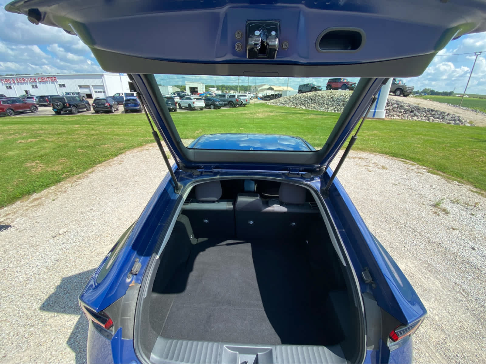 Used 2024 Toyota Prius LE FWD image 7