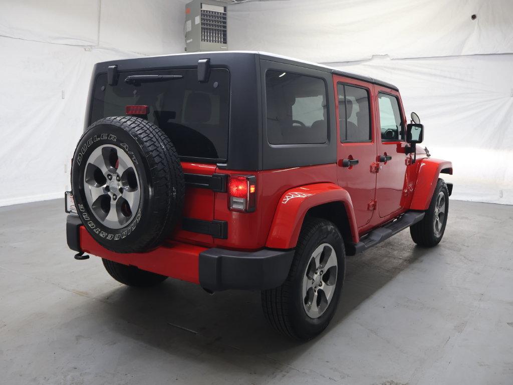 Used 2018 Jeep Wrangler Unlimited Sahara w/ Connectivity Group AWD/4WD image 7