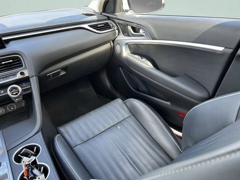 Used 2022 Genesis G70 2.0T w/ Prestige Package RWD image 18