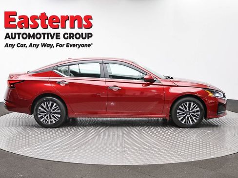 Used 2023 Nissan Altima 2.5 SV w/ SV Premium Package AWD/4WD image 4