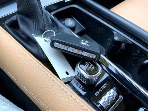 Used 2018 Volvo XC90 T5 Momentum w/ Convenience Package image 11