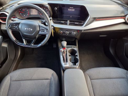 Used 2025 Chevrolet Trax RS w/ Sunroof Package image 4