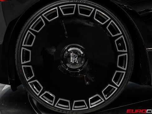 Used 2016 Rolls-Royce Wraith RWD image 18